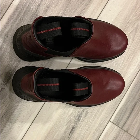 Ecco Women's Ankle Boots in Burgundy and Black - Picture 2 of 4